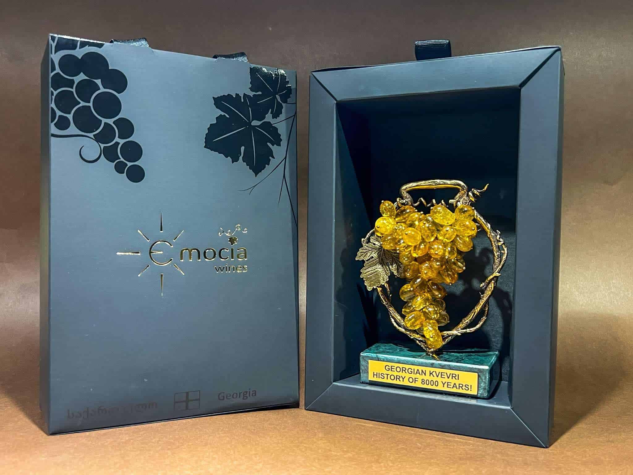 Bronze souvenir "Kvevri and Gold Grapes Premium"